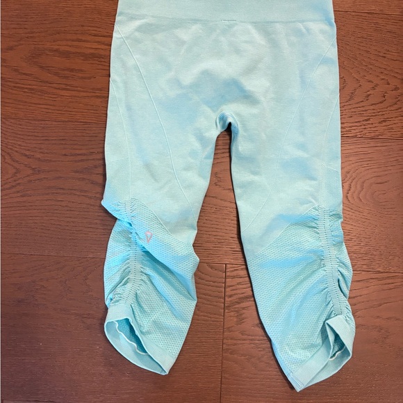 Ivivva by Lululemon aqua girls crops sz 12 with rouging new - Picture 4 of 4